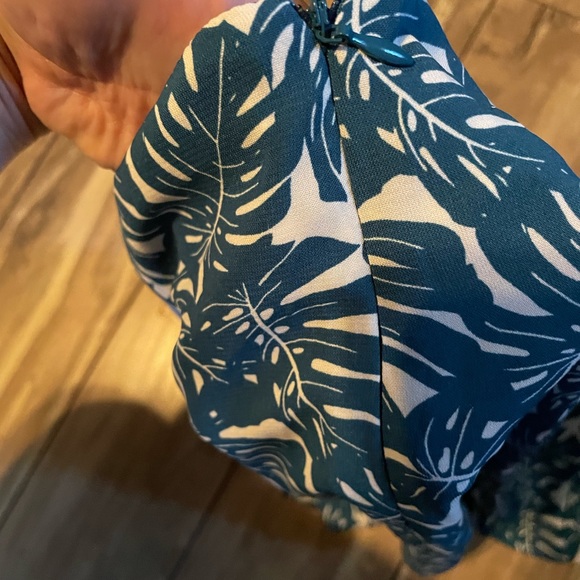 Never worn. Perfect condition - Picture 2 of 2